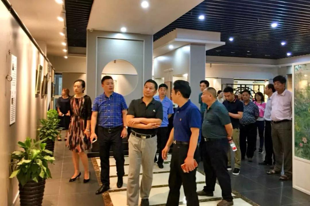 南通市文廣新局、市委宣傳部領導蒞臨淘寶城 調(diào)研南通紅木產(chǎn)業(yè)基地建設工作